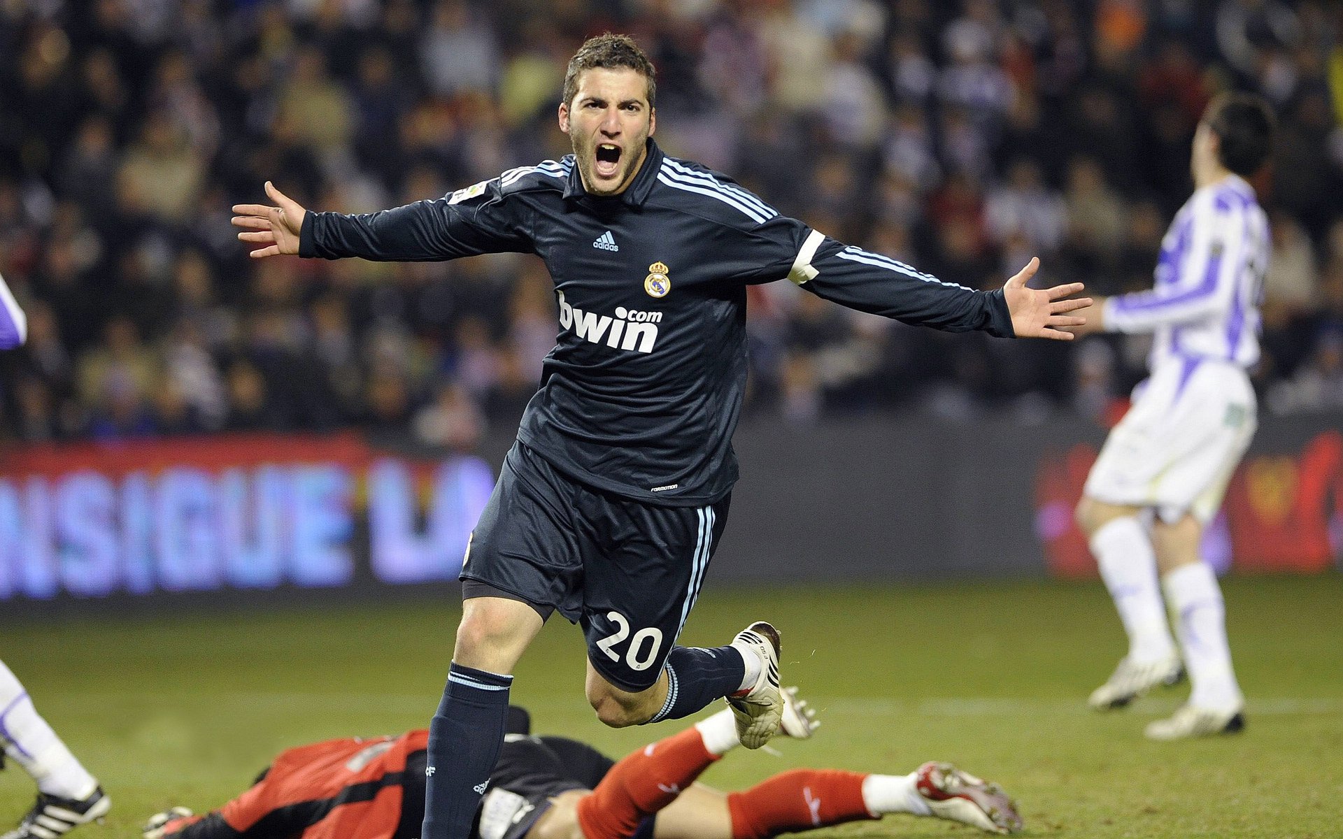 弗赖堡保持防守集中度有效遏制射门,弗赖堡新球场