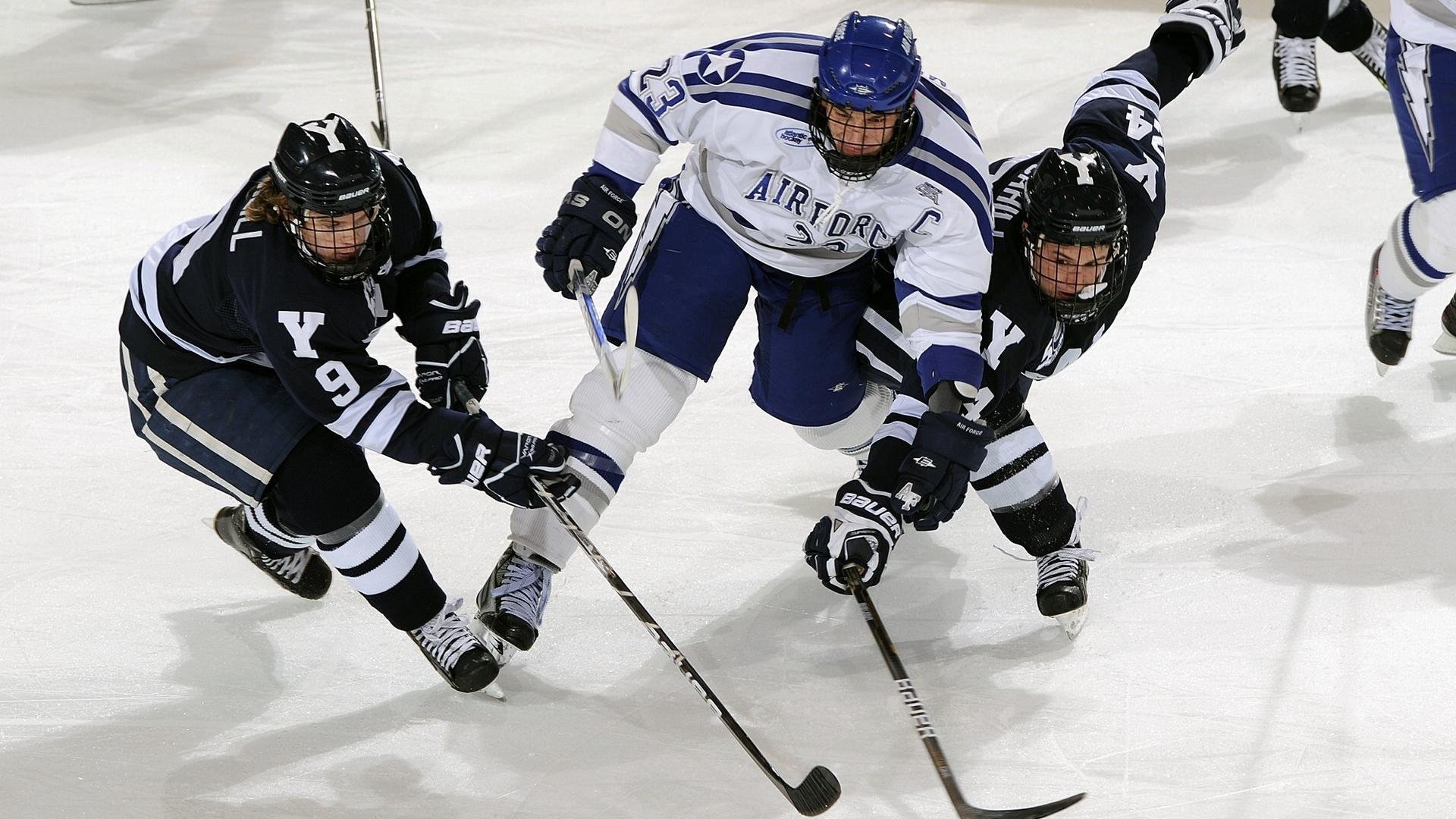 米兰体育登录-北京鸭险胜北控季后赛领先形势明朗，北京鸭队球员名单